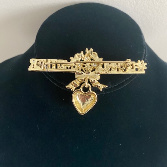 Gold Tone Grandmother Pin Dangling Heart Flower Bouquet Ribbon Brooch - Picture 3 of 7